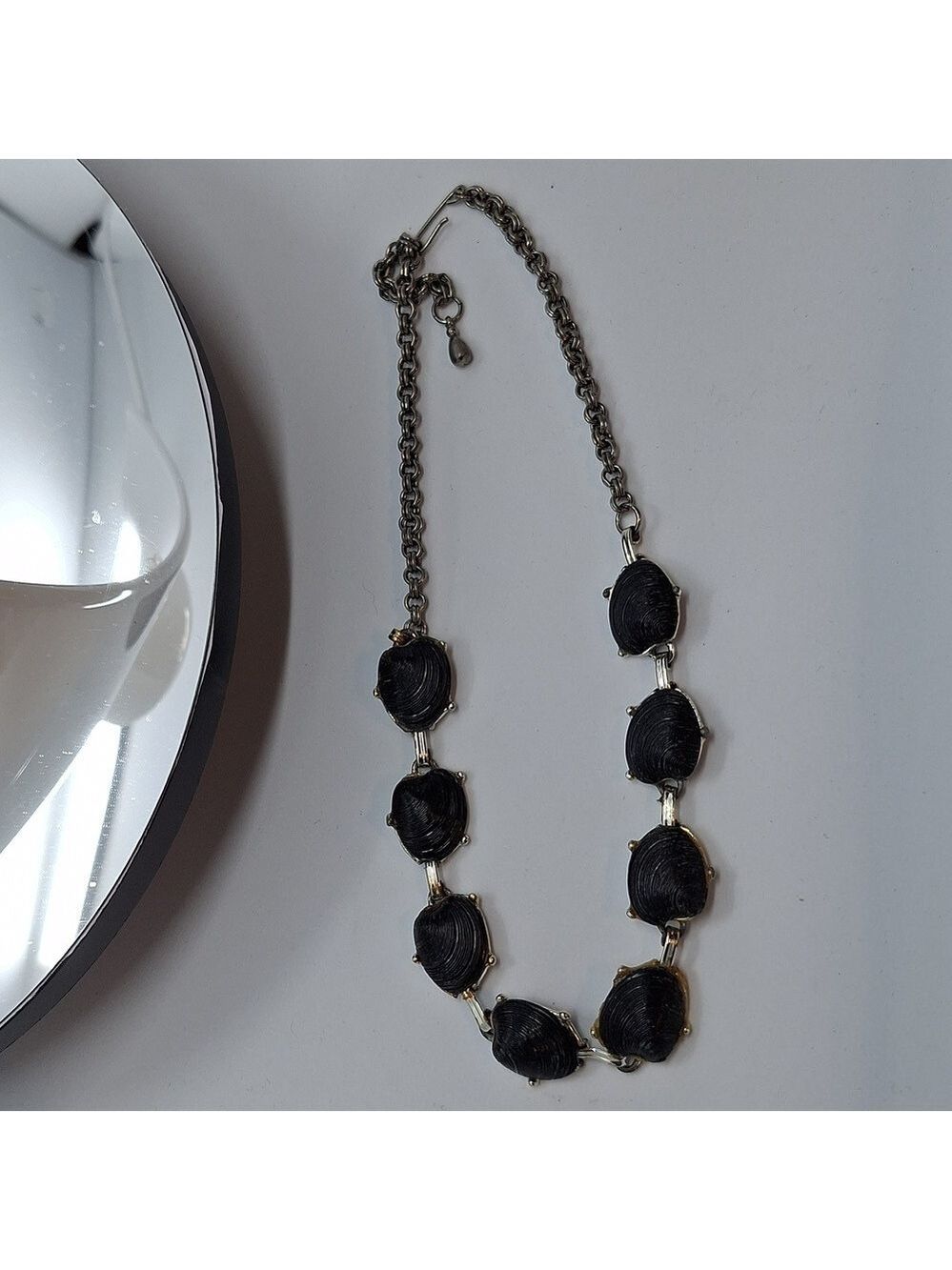 Vintage Black shell and Silvertone necklace 16" to 18" - Picture 4 of 4